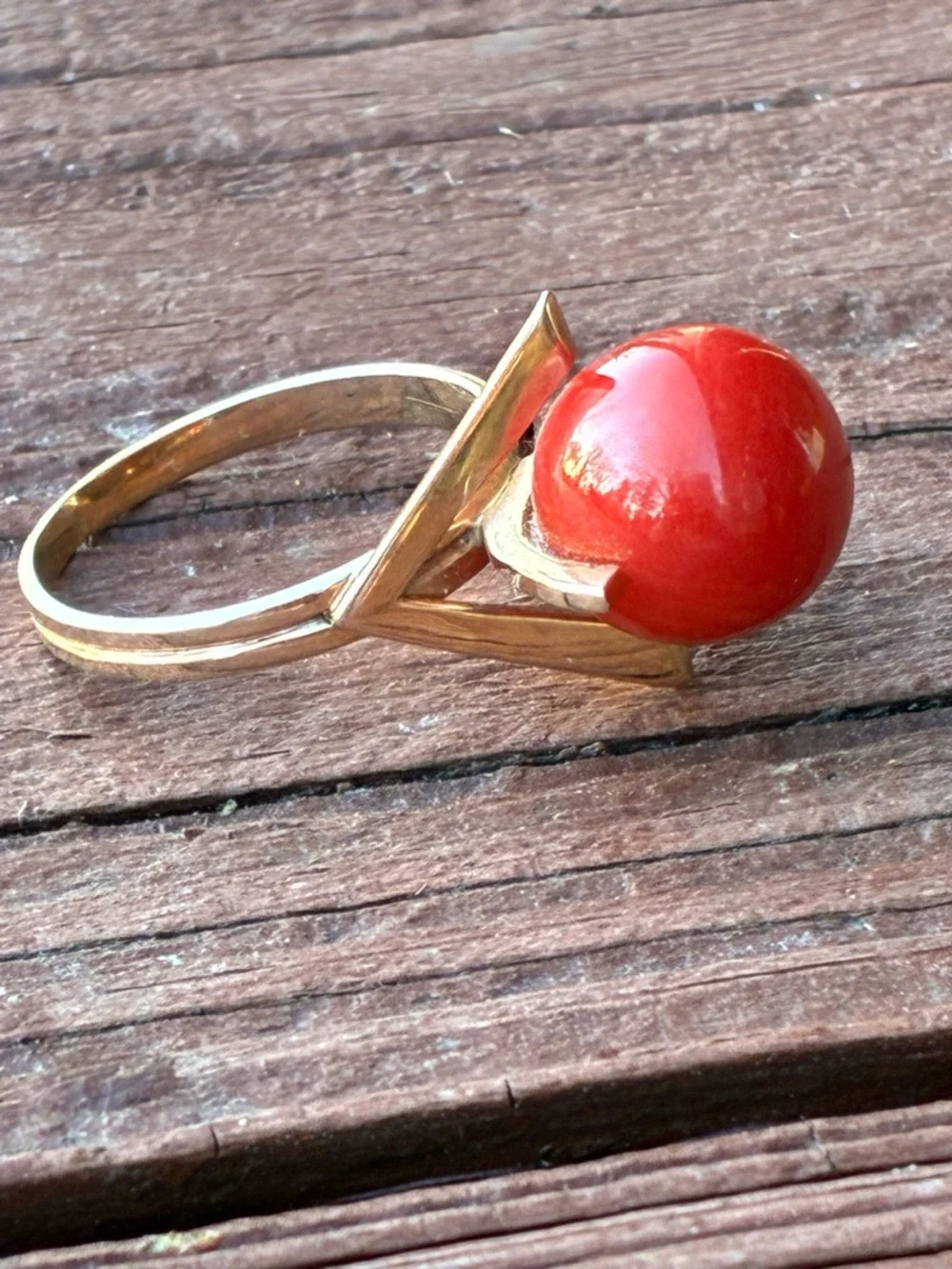 Gold Ring with Vibrant Red Cabochon Accent - Picture 5 of 7